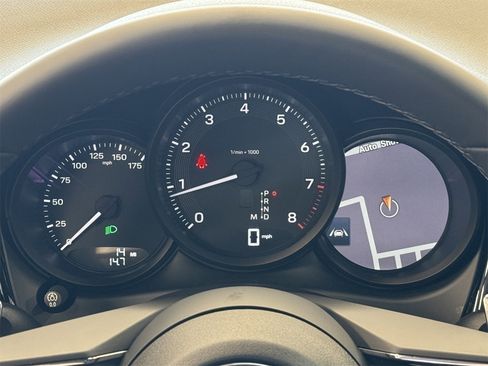 Used 2025 Porsche Macan image 18