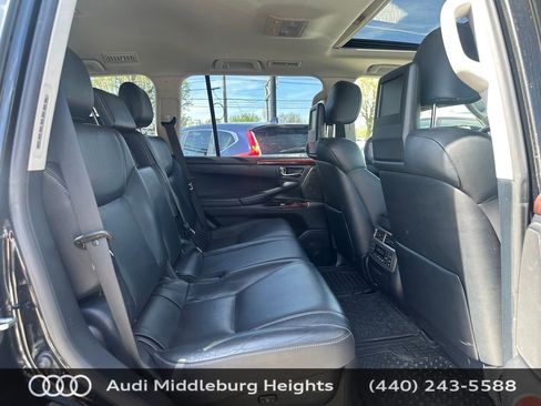 Used 2013 Lexus LX 570 4WD w/ Luxury Pkg w/Pre-crash image 17