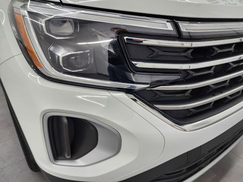 Used 2025 Volkswagen Atlas SE image 23