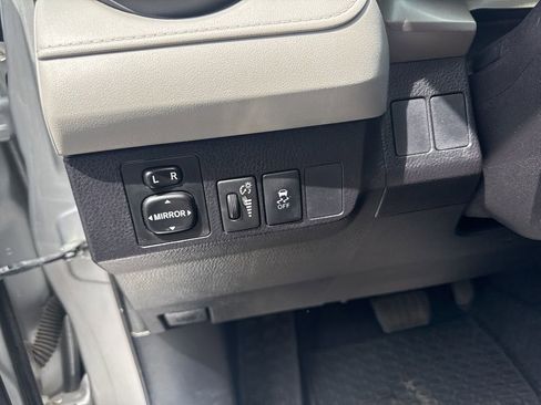 Used 2015 Toyota RAV4 LE image 23