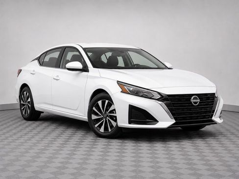 Used 2024 Nissan Altima 2.5 S FWD image 10