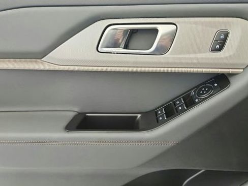 New 2025 Ford Explorer Active w/ Active Comfort Package image 19