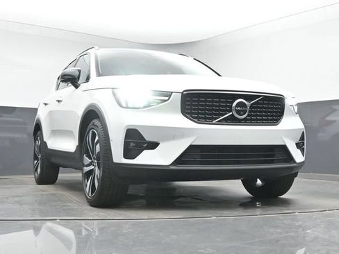 Used 2023 Volvo XC40 B5 Ultimate w/ Protection Package Premier AWD/4WD image 37