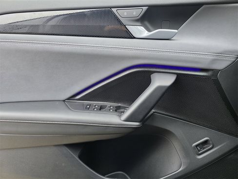 New 2026 Volkswagen Tiguan SE image 15