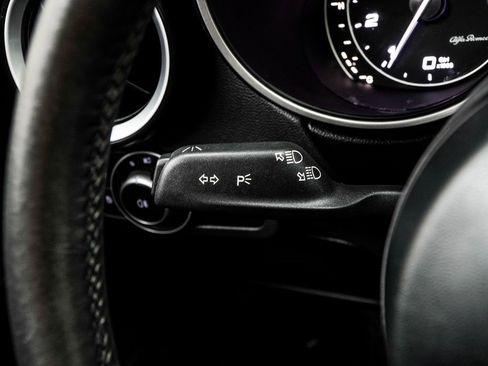 Used 2022 Alfa Romeo Stelvio Ti image 32