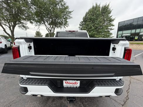Certified 2023 GMC Sierra 1500 Denali w/ Denali Reserve Package AWD/4WD image 9