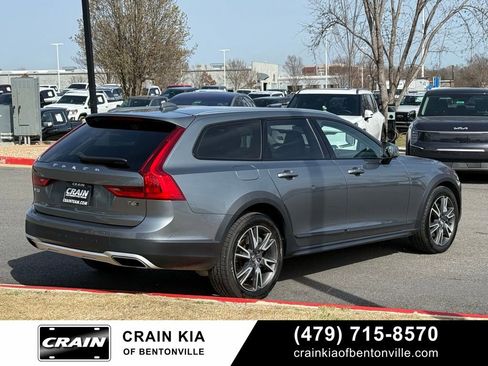 Used 2017 Volvo V90 T6 Cross Country image 8
