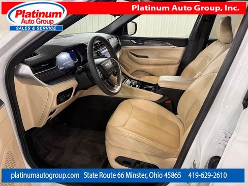 Used 2023 Jeep Grand Cherokee Limited AWD/4WD image 10