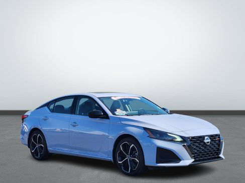 Used 2024 Nissan Altima 2.5 SR w/ SR Premium Package image 5