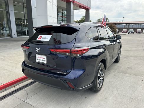 Certified 2021 Toyota Highlander XLE image 4
