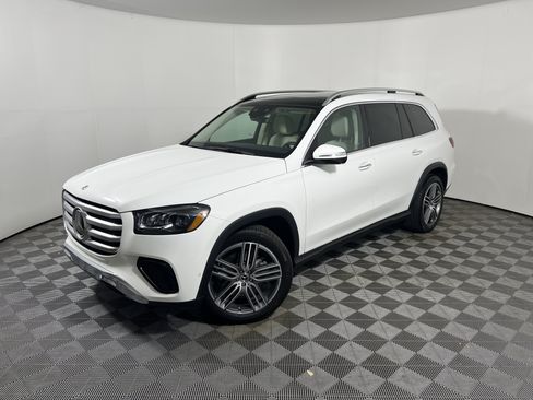Used 2026 Mercedes-Benz GLS 450 4MATIC image 9