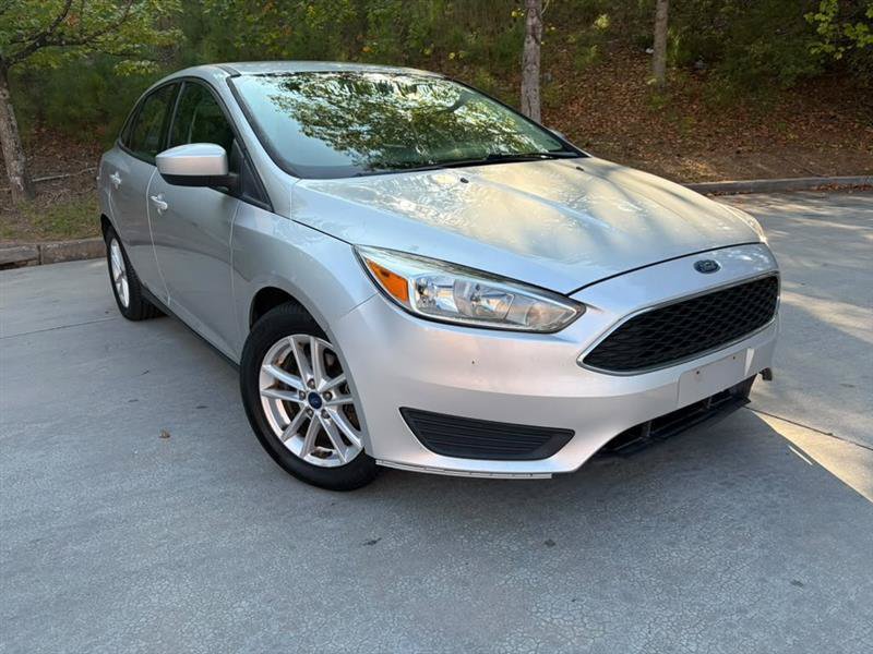 Used 2018 Ford Focus SE FWD image 1