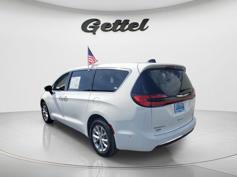 Used 2024 Chrysler Pacifica Touring-L AWD/4WD image 14
