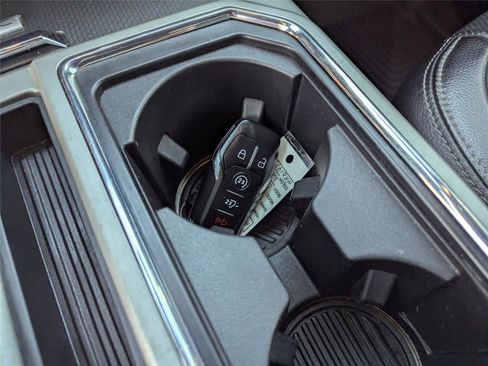 Used 2017 Ford F150 Lariat image 23