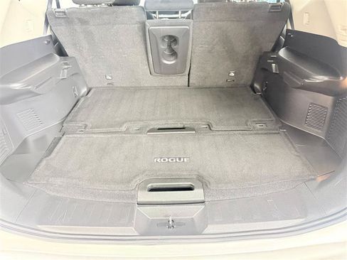 Used 2016 Nissan Rogue SV w/ SV Premium Package FWD image 8