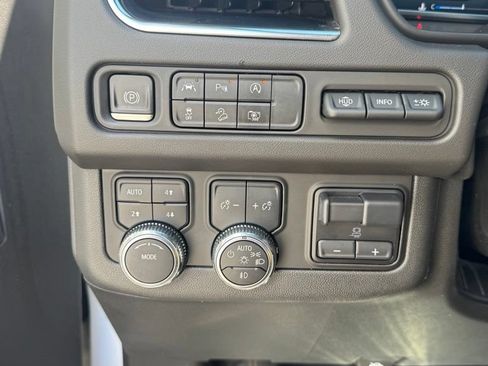 Used 2024 GMC Yukon XL AT4 w/ Technology Package AWD/4WD image 27