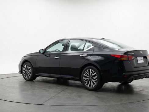 Used 2025 Nissan Altima 2.5 SV image 6
