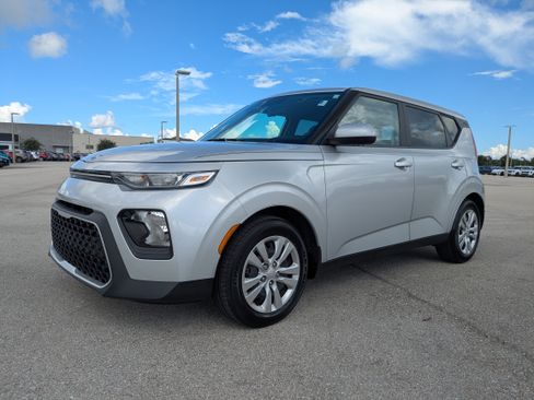 Used 2021 Kia Soul LX FWD image 8