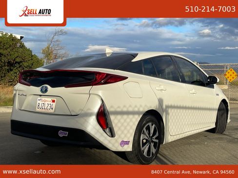 Used 2017 Toyota Prius Prime Premium FWD image 5