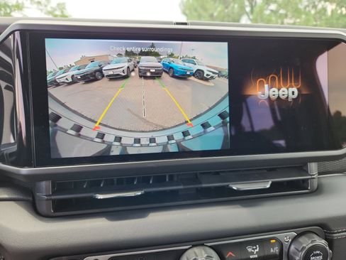 New 2024 Jeep Wrangler Unlimited Rubicon w/ Convenience Group image 29