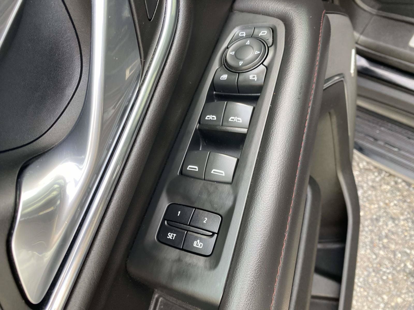 Used 2022 Chevrolet Suburban RST w/ Sport Performance Package AWD/4WD image 22
