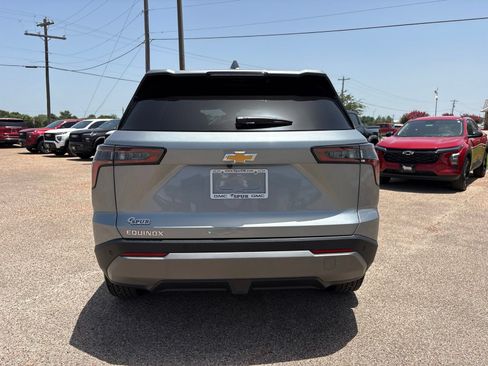 New 2026 Chevrolet Equinox LT w/ Convenience Package II FWD image 5