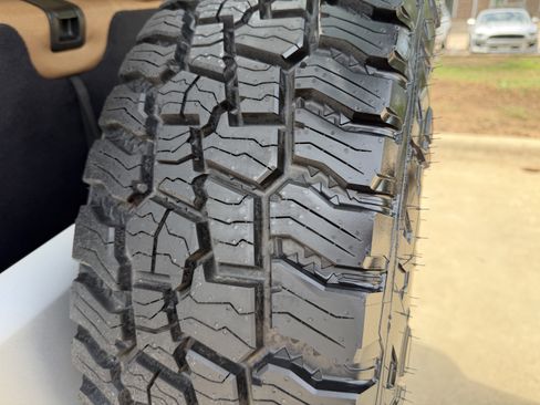 Used 2011 Jeep Wrangler Sahara w/ Connectivity Group AWD/4WD image 33