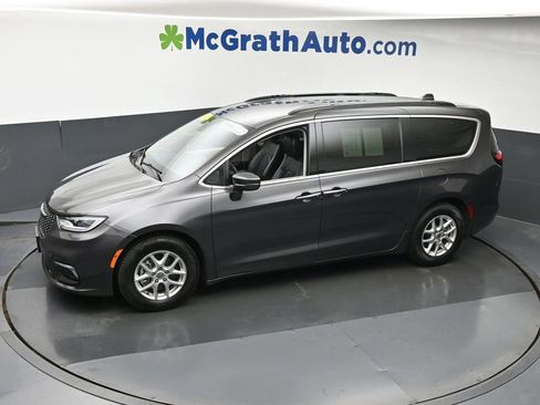 Used 2022 Chrysler Pacifica Touring-L FWD image 19