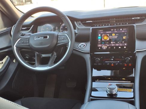 New 2025 Jeep Grand Cherokee Altitude image 10