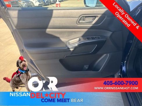 Used 2024 Nissan Pathfinder SV image 17