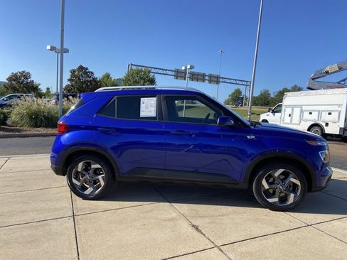 Used 2024 Hyundai Venue SEL image 12