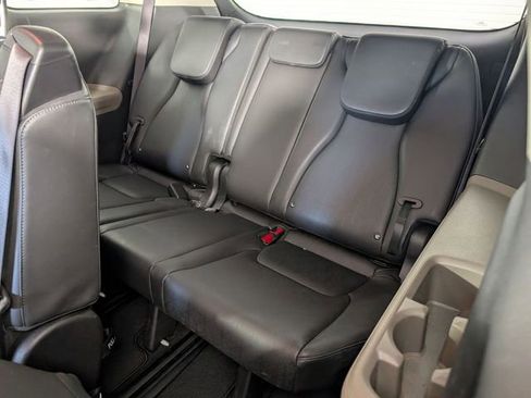 Used 2025 Kia Carnival FWD image 26
