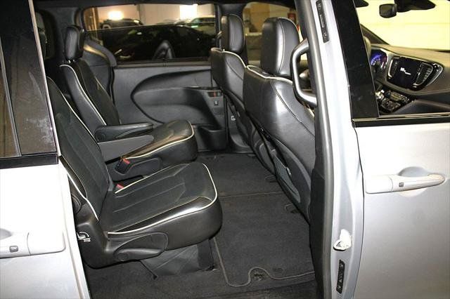 Certified 2025 Chrysler Pacifica Limited FWD image 36