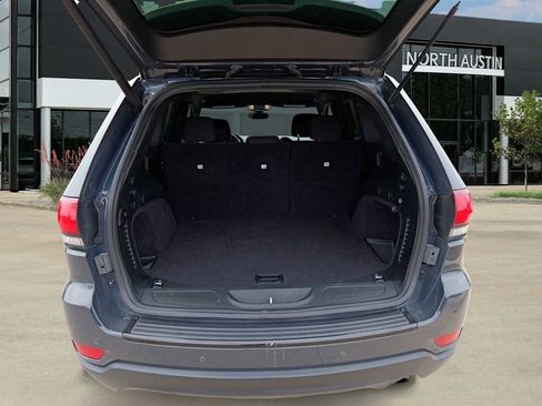 Used 2018 Jeep Grand Cherokee Laredo image 27