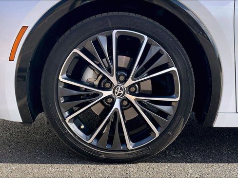 Used 2024 Toyota Prius XLE image 9