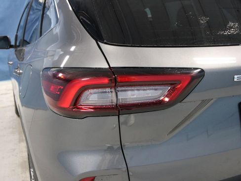 Used 2025 Ford Escape SE image 37