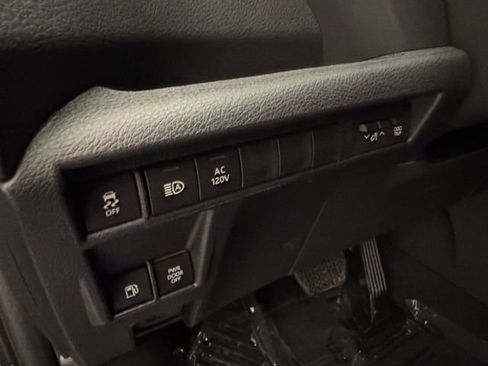 Used 2025 Toyota Sienna Limited image 6