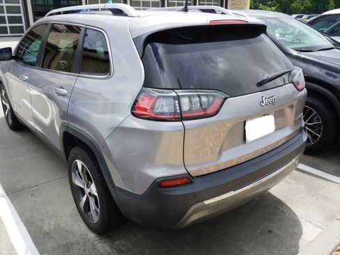 Used 2019 Jeep Cherokee Limited w/ Luxury Group FWD image 6