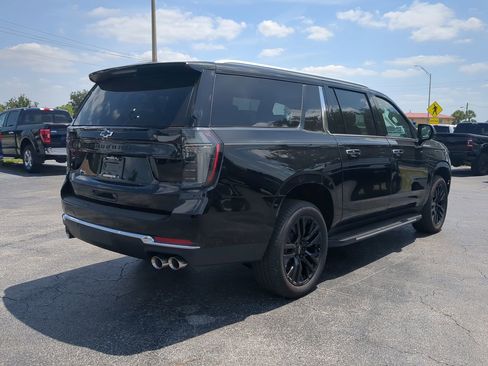 New 2025 Chevrolet Suburban Premier image 4