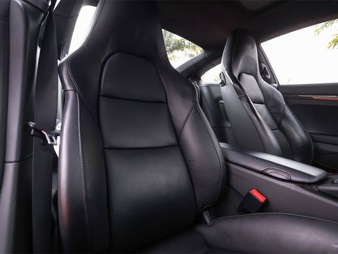 Used 2015 Porsche 911 Turbo S image 38