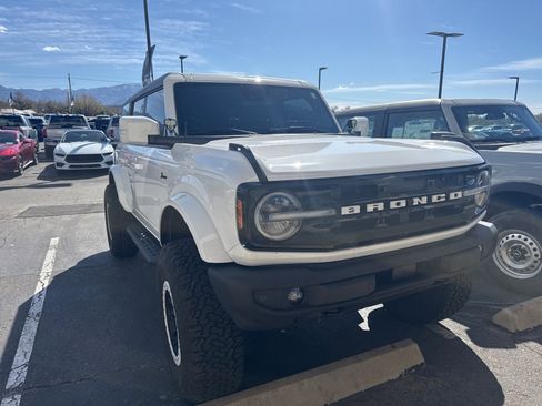 Used 2022 Ford Bronco Outer Banks image 3