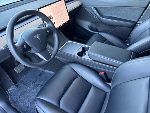 Used 2021 Tesla Model Y Long Range image 4