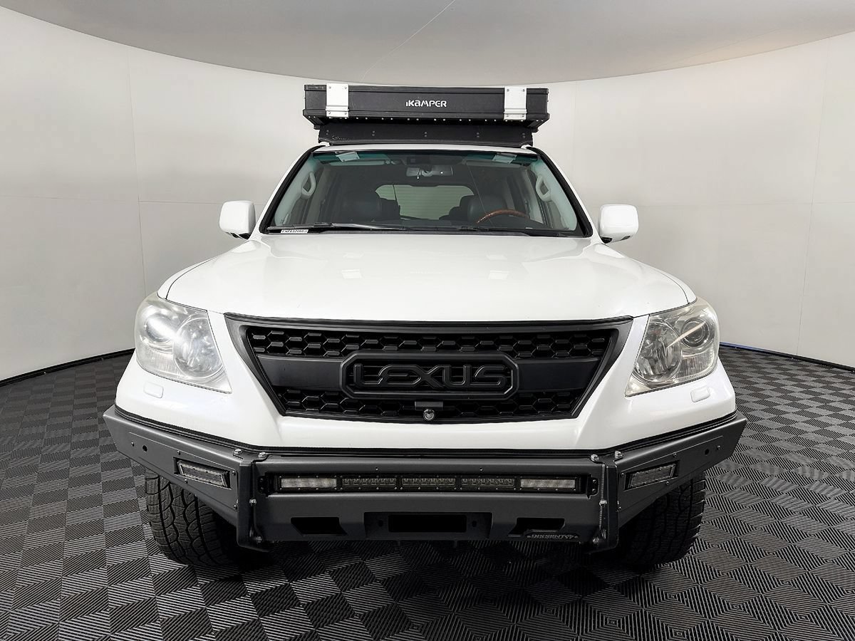 Used 2009 Lexus LX 570 4WD w/ Preferred Accessory Pkg image 4