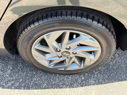 Used 2024 Hyundai Elantra SEL FWD image 10