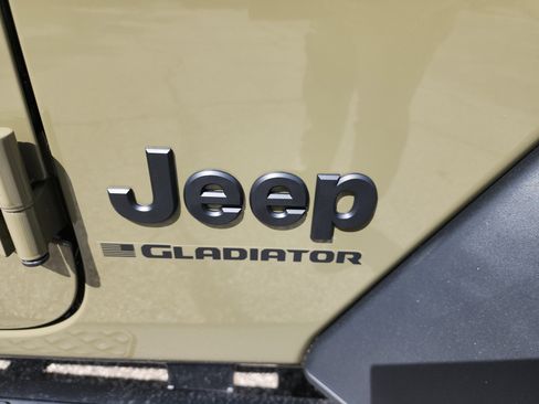 New 2025 Jeep Gladiator Sport image 23