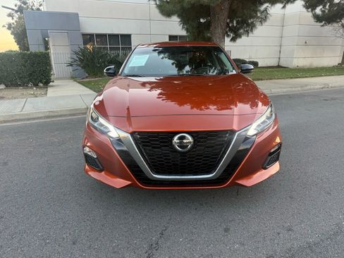 Used 2019 Nissan Altima 2.5 SR w/ SR Premium Package image 2