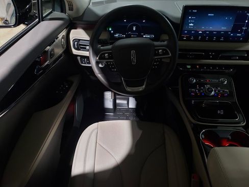 Used 2023 Lincoln Nautilus Reserve w/ Equipment Group 202A image 15