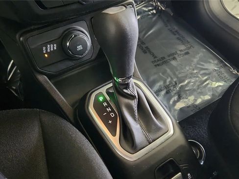 Used 2023 Jeep Renegade Latitude image 27