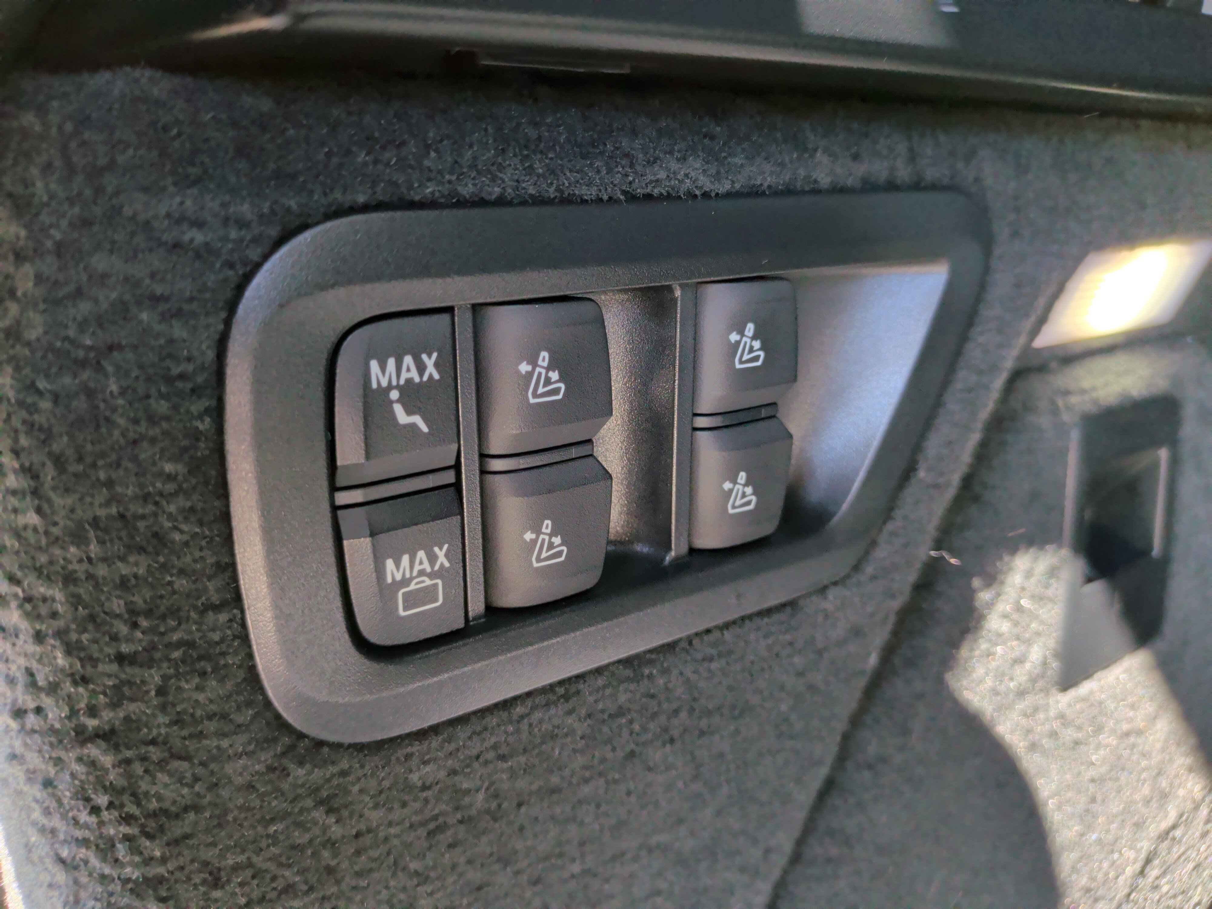 Used 2023 BMW X7 xDrive40i w/ M Sport Package AWD/4WD image 44