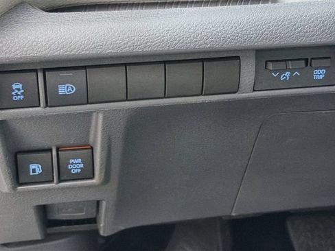 Used 2022 Toyota Sienna XLE w/ XLE Plus Package FWD image 15